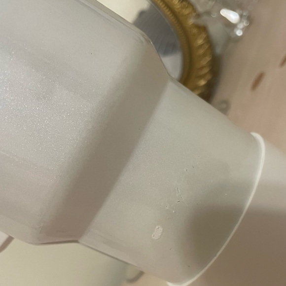 white pearlescent stanley 40oz - Picture 3 of 3